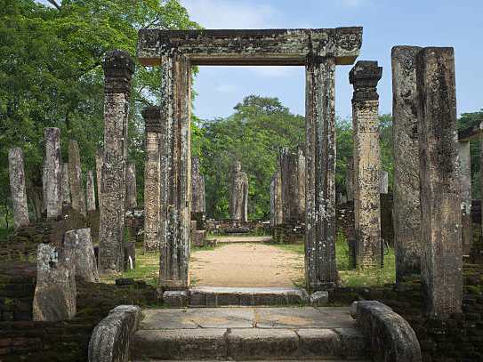 Day 04: Polonnaruwa- Anuradhapura 